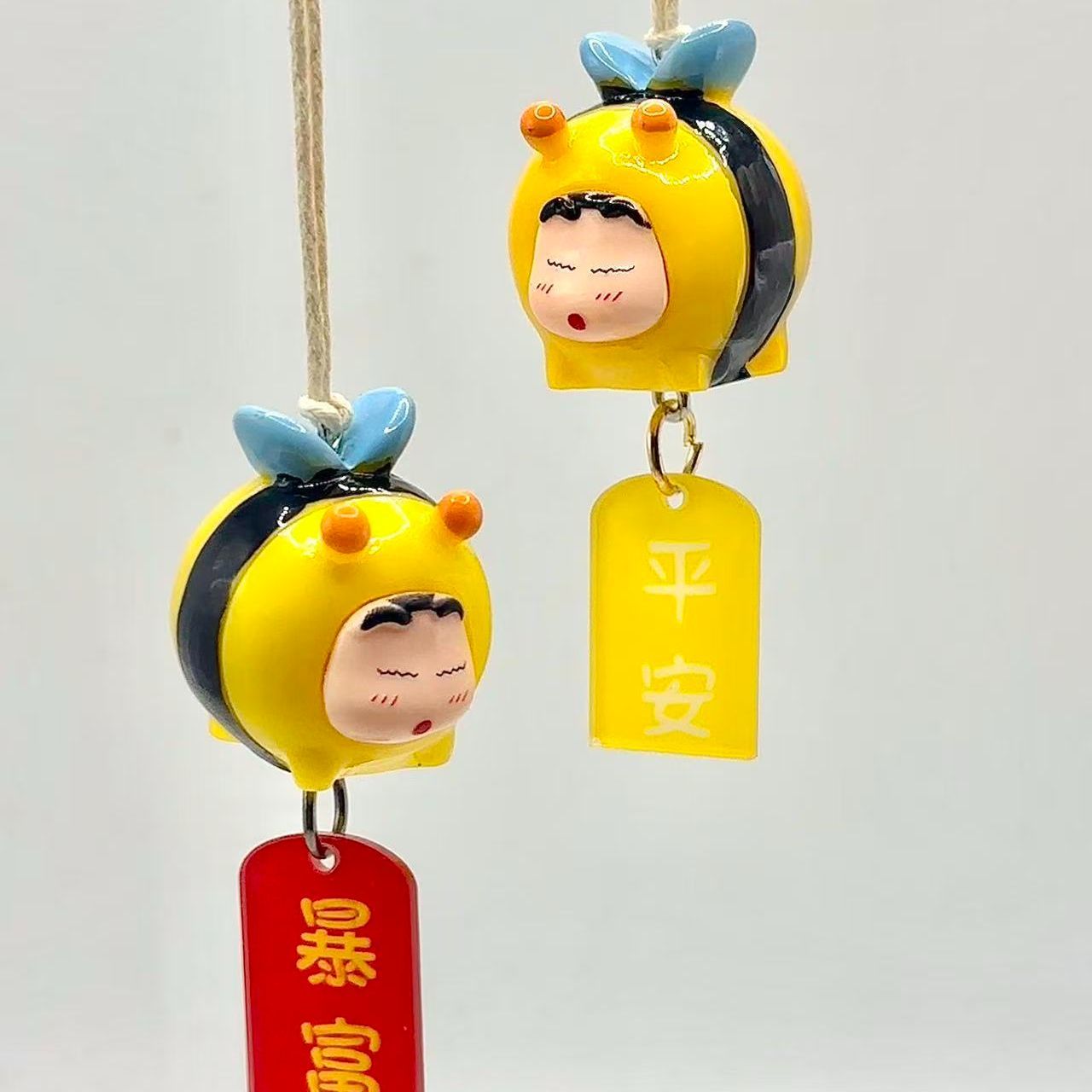 Car Accessories Interior - Figurina Cosplay di Crayon Shin-chan Bee,