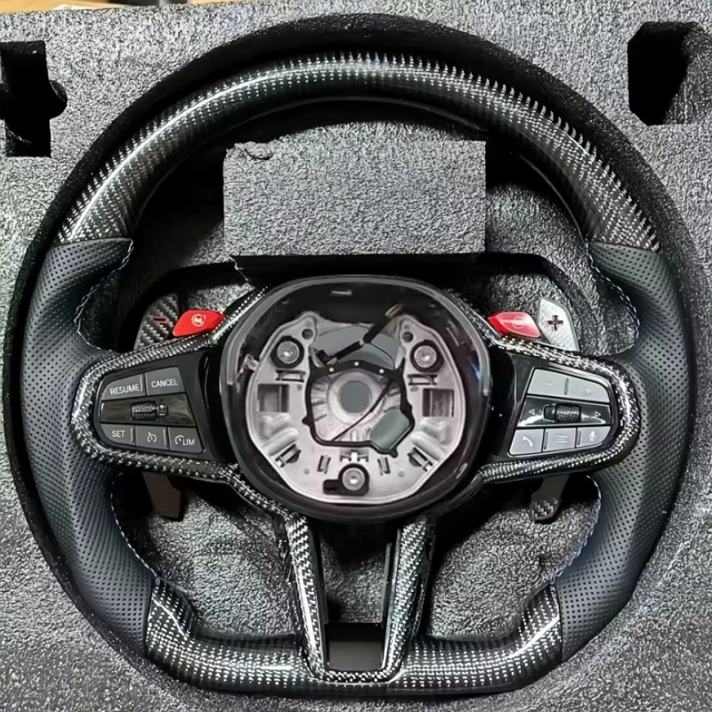 Volante in fibra di carbonio e - Car Accessories App recensione e prezzo