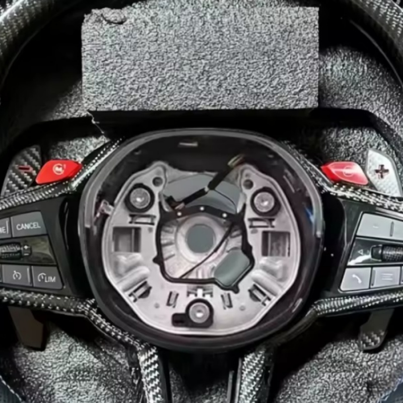 Volante in fibra di carbonio e - Car Accessories App recensione e prezzo